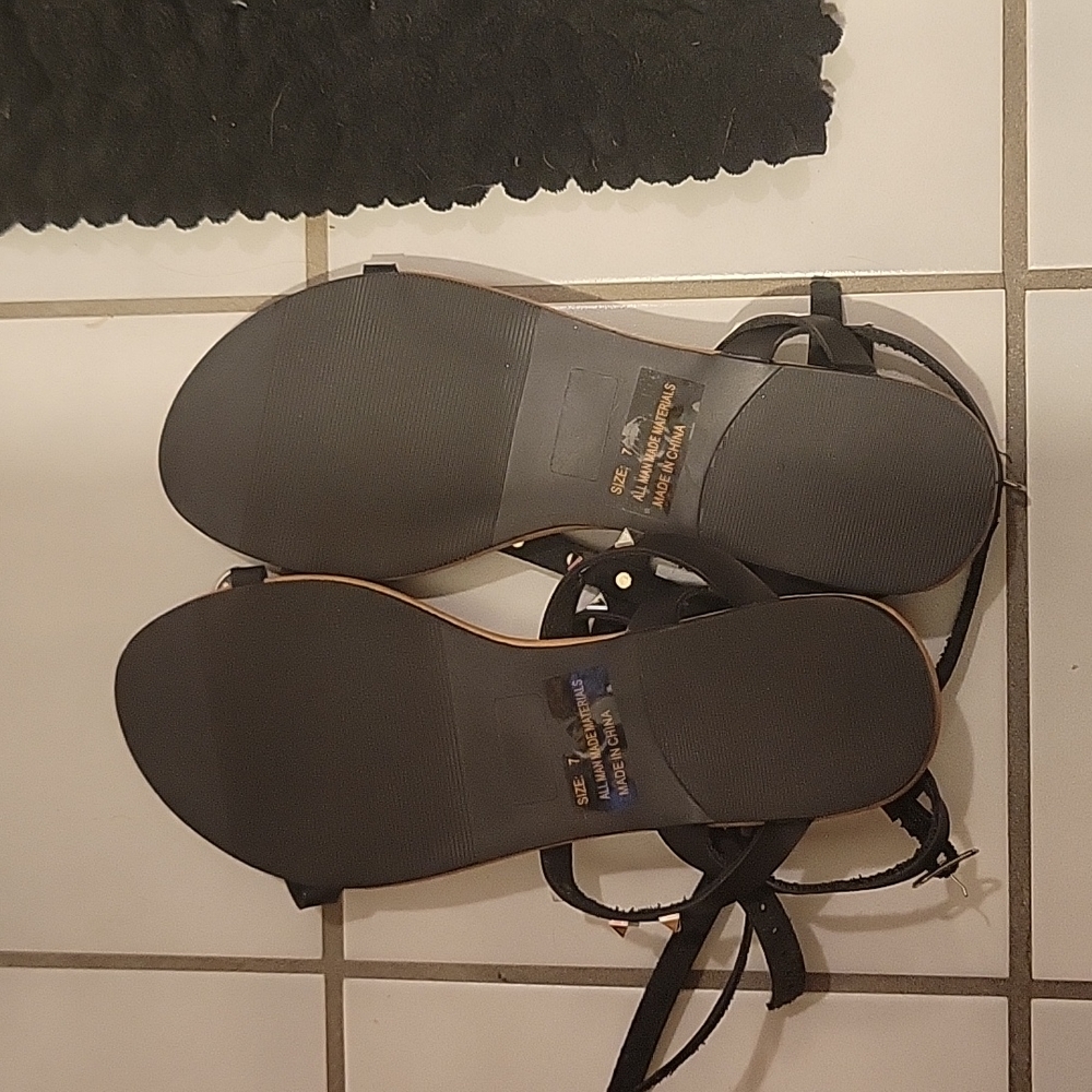 Sandals - Picture 2 of 2